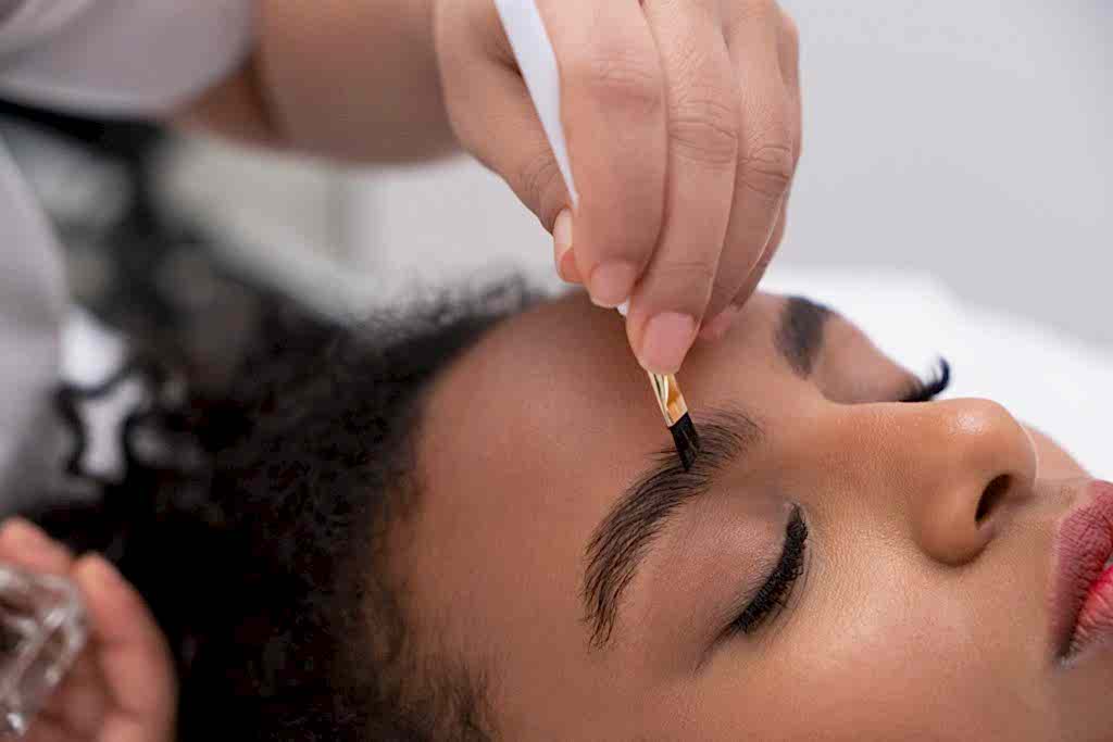 Brow Lamination & Tint